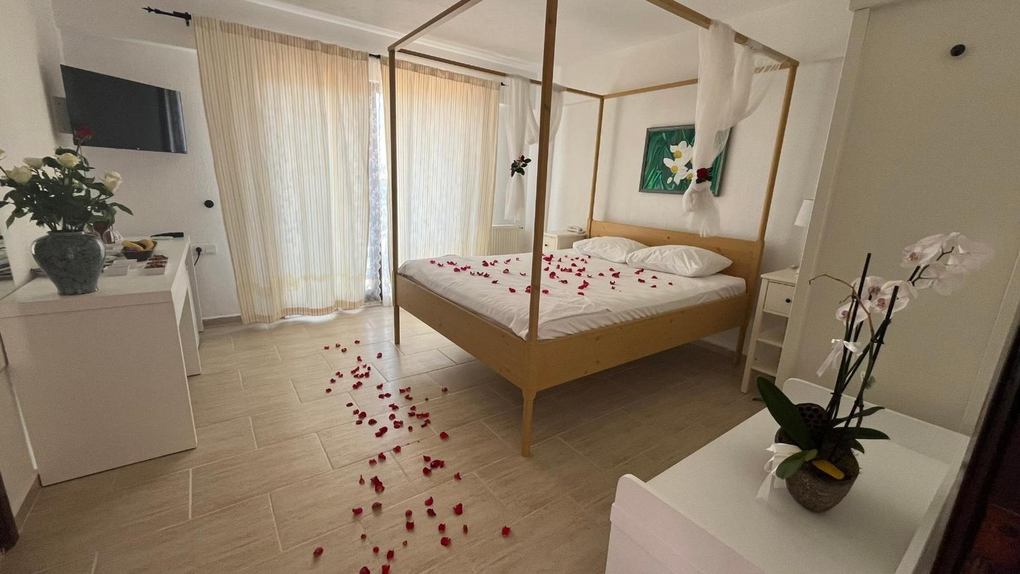 Nergis Hotel Karaburun  Exteriör bild